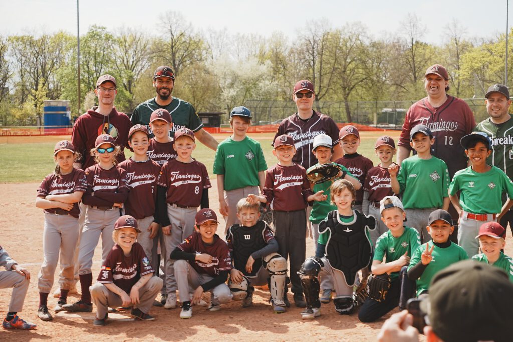 Team-Foto der Berlin Flamingos gemeinsam mit den Leipzig Wallbreakers