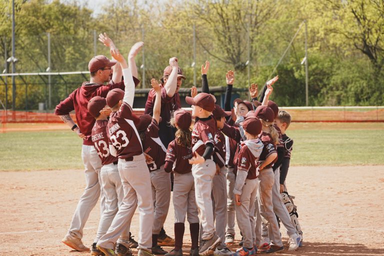 Das Coach Pitch Team der Flamingos jubelt