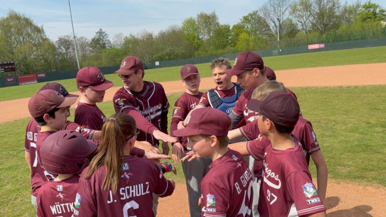 Das Jugend-Team der Berlin Flamingos jubelt